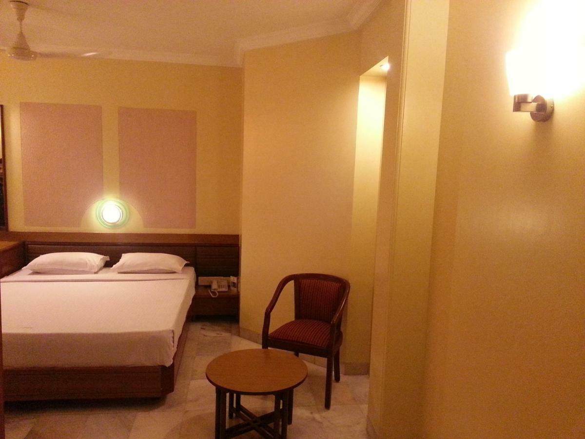 Hotel Ashray International, Sion - Near Bkc Мумбаи Экстерьер фото