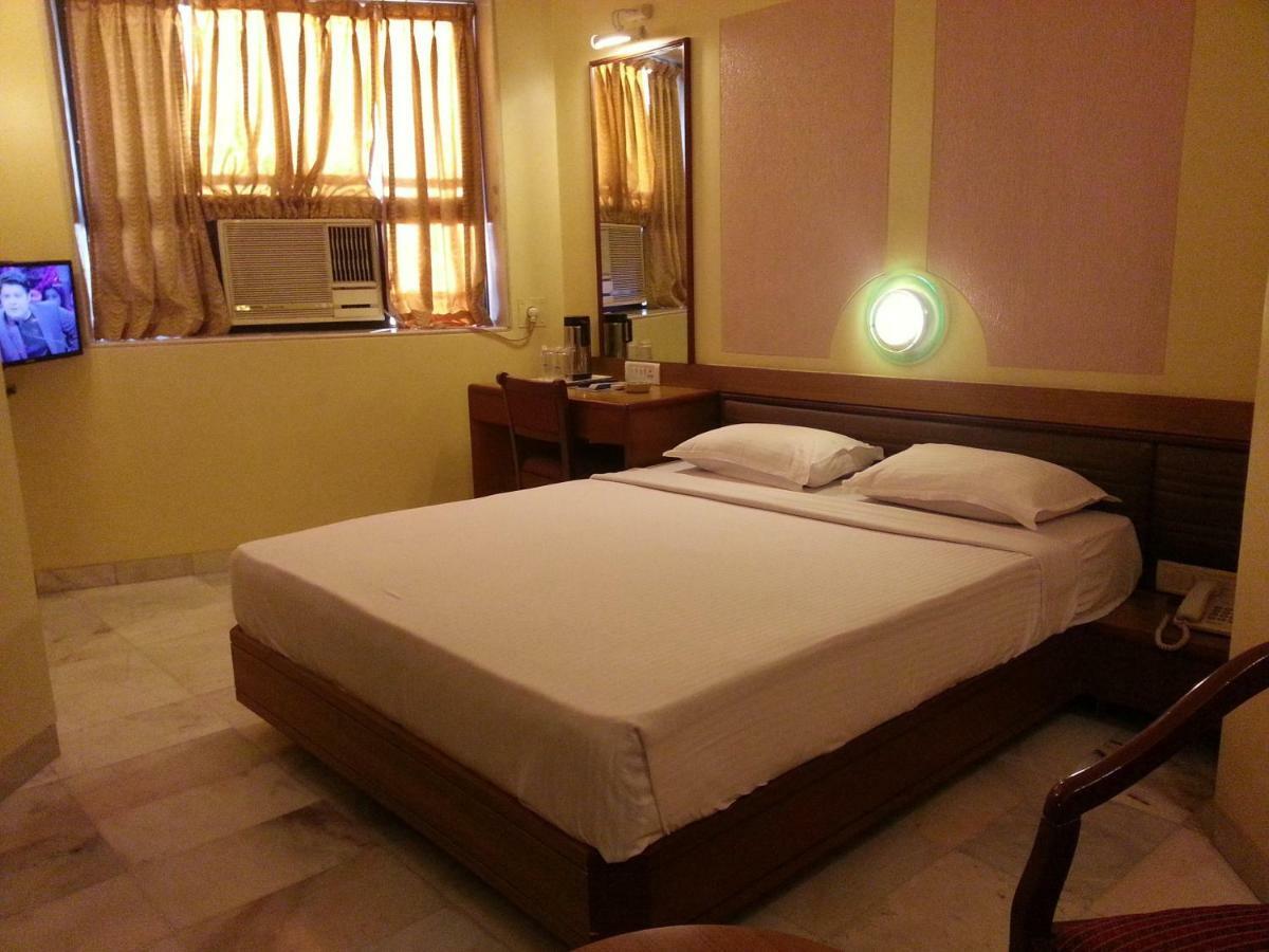 Hotel Ashray International, Sion - Near Bkc Мумбаи Экстерьер фото