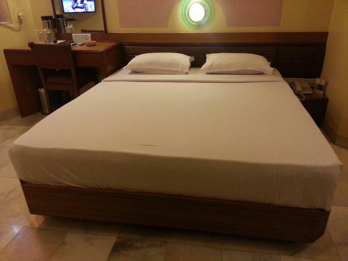 Hotel Ashray International, Sion - Near Bkc Мумбаи Экстерьер фото