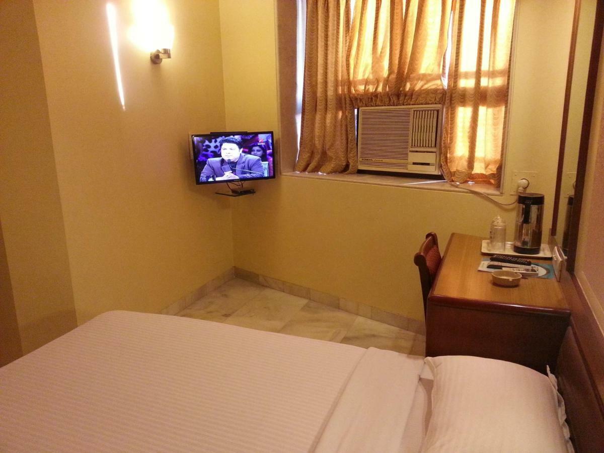 Hotel Ashray International, Sion - Near Bkc Мумбаи Экстерьер фото