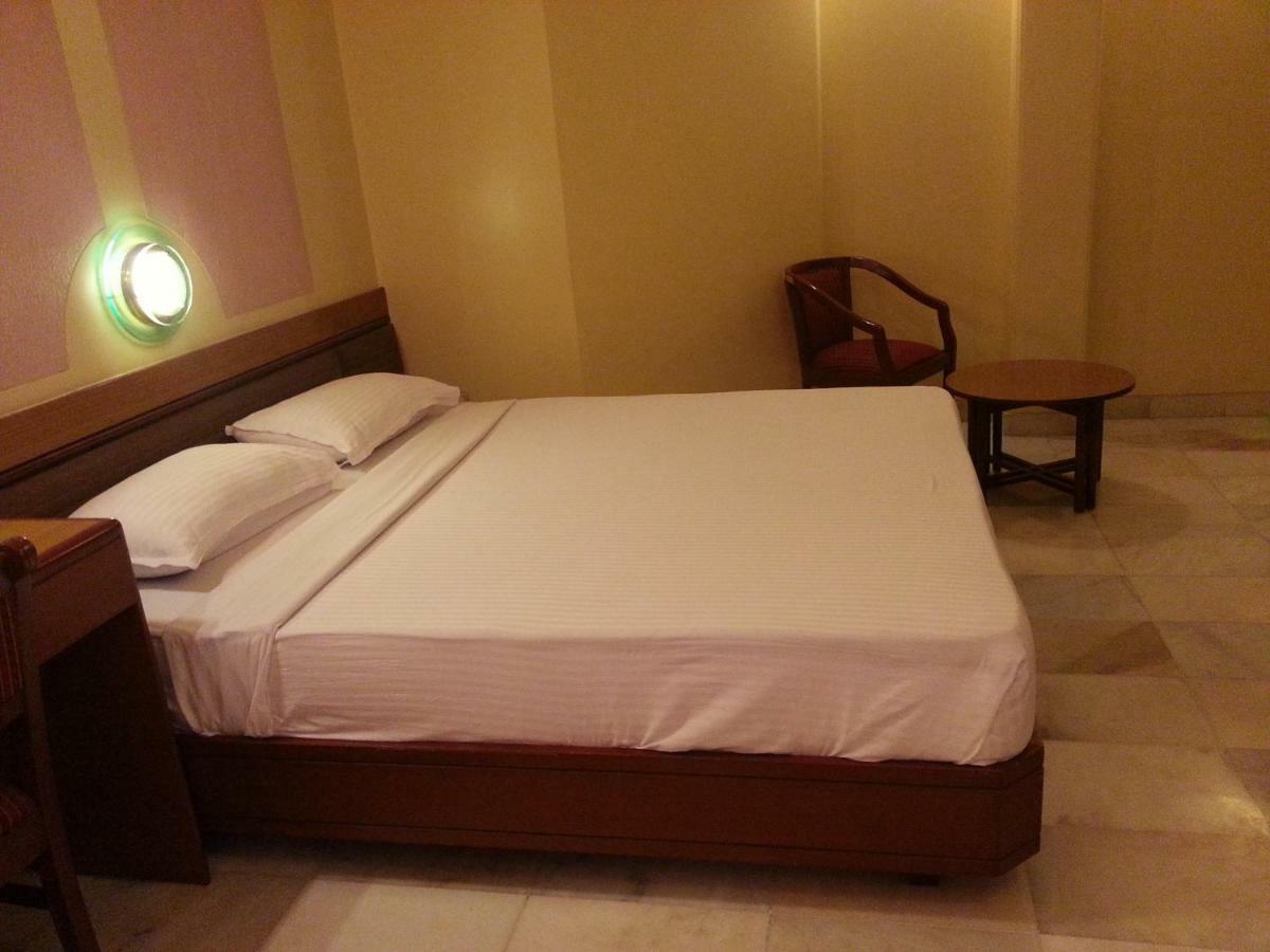 Hotel Ashray International, Sion - Near Bkc Мумбаи Номер фото